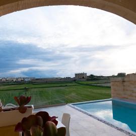 Inni Holiday Home with Infinity Pool, hotel u gradu Arb