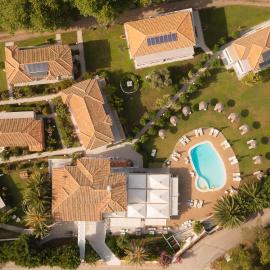 Mandraki Village Boutique Hotel, хотел в Кукунариес
