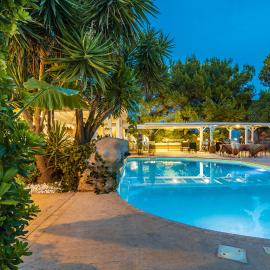 Albergo Residenziale Menhirs, hotel a Putzu Idu