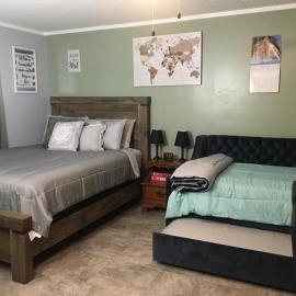 Home Away From Home, Recently Renovated, hotel en North Troy
