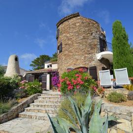 Charmante Villa mit Pool und Panorama-Meerblick in den Golf von Saint-Tropez - Villa Montmajour, hotel in Les Issambres