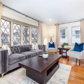 Gorgeous 3 bedroom - 9 mins to Hartford, Connecticut, hotel di West Hartford