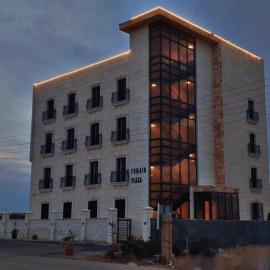 Tunaib Plaza, hotel a Aţ Ţunayb