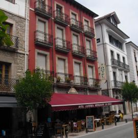 Hotel Los Robles, hotel Cangas de Onísban