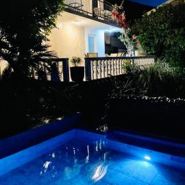 Apartments Obradovic, hotel in Krašići
