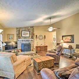 Comfy Jasper Getaway w/ Community Amenities!, hotel u gradu 'Jasper'