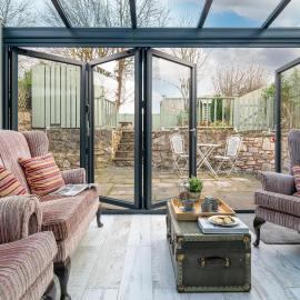 Finest Retreats - Esmor Cottage, Hotel in Caerwys