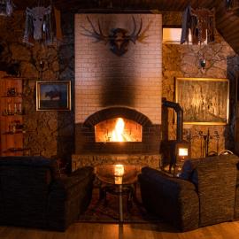 Hunter's Lodge, hotel i (( Šarlote ))