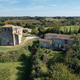 Romantic Gite nr St Emilion with Private Pool and Views to Die For