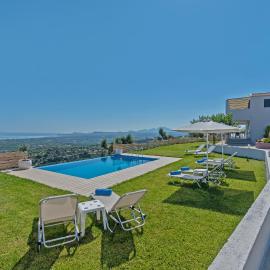 Alkistis Villa with amazing sea view, hotel i Maroulás