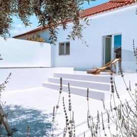 Casa do Povo (casa com piscina no centro de Alcácer) – hotel w mieście Alcácer do Sal