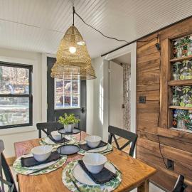Stoney Creek Cottage: Waterfront Hot Tub, Fire Pit, hotel di Nellysford