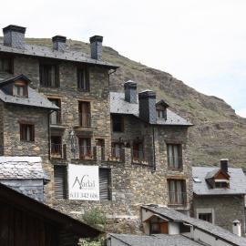 Nadal Apartaments, hotel a Llavorsí