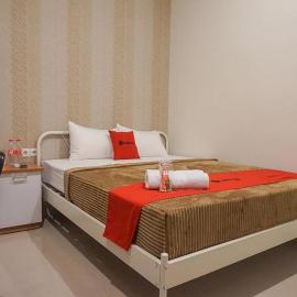 RedDoorz Plus @ Karangploso, Hotel in Karangploso