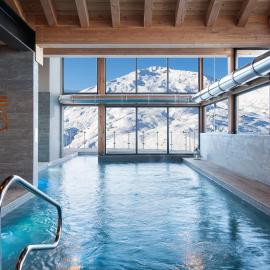 Ours Blanc Hotel & Spa, hotell i Les Menuires