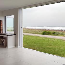 Family Beach House in Gouritz, hotel u gradu Gouritzmond