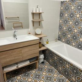 Appartement climatisé F3 proche plage port et aéroport, מלון באג'קסיו