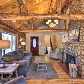 Downtown Buena Vista Cabin w/ Patio & Grill!, hotel in Buena Vista
