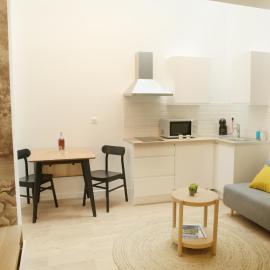 T2 avec verrière situé en hyper centre avec wifi, linge, draps, savons et serviettes fournis