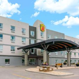 Super 8 by Wyndham Winnipeg East MB, hotel em Winnipeg
