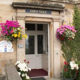 Eden Vale Ground Floor Sea View Apartment, hotel in Morecambe