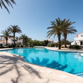 Tranquilo apartamento. Piscina, playa y relax., hotel in Sa Caleta