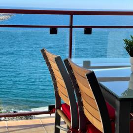 Su Eminencia - Sea View Apartment with Modern Comforts, готель у місті Плайя-дель-Кура