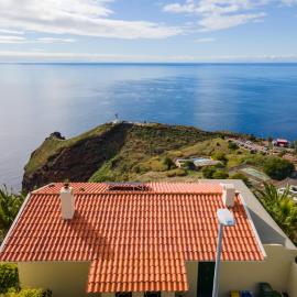 Garajau House - Sunrise to Sunset Ocean View Villa, ξενοδοχείο σε Caniço