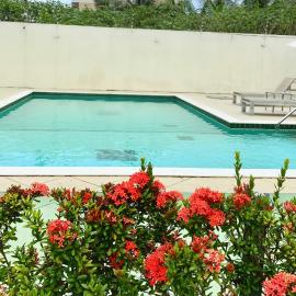 Cobertura Duplex: piscina, três quartos e beira á mar