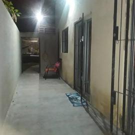 N1 2 Apto Pequeño Habitación con baño privado a 120 metros de Plaza Batlle punto Central de la Ciudad、アルティガスのホテル