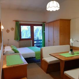 Casa AQ27 sulle piste da sci, hotel em Falcade