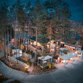 Семеен хотел и ресторант Райски залив, hotel u gradu Golyama Zhelyazna