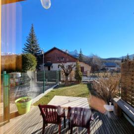 Maison + jardin vue sur les montagnes, hotel u gradu 'Barcelonnette'