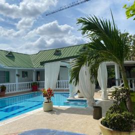 Casa con Piscina Privada & BBQ en Ricaurte, מלון בריקאורטה