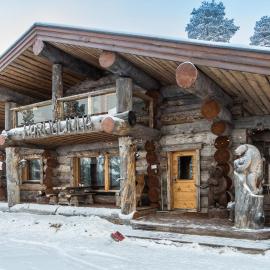 Spectacular Rural Log House with 2 Saunas next to a beautiful lake, hotel in Kuusamo