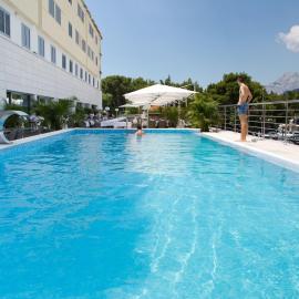 Aparthotel Miramare, отель в Макарске