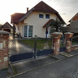 Studio Apartman Lora, Hotel in Lipik