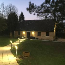 Logis Hotel Le Val Sarah, hotel u gradu Bardouville