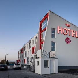 171 Hotel Hegyeshalom، فندق في هيجيشالوم