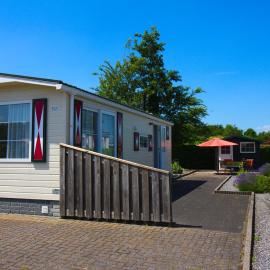 Chaletparc Krabbenkreek Zeeland - Chalet 152, hotel in Sint Annaland