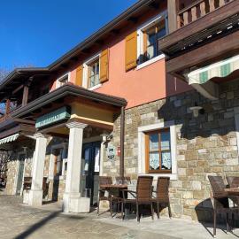 Domačija pri Damjanu โรงแรมในโคซินา