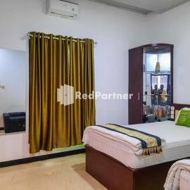 Wisma Auliyah Kolaka Utara Mitra RedDoorz, hotel sa Susua