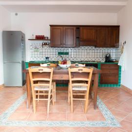 VILLA VICINUS - Cozy House with Private Garden & Parking