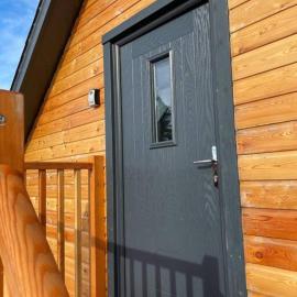 Cosy Country Modern Studio with Patio Space., hotell i Crieff