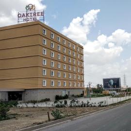 OAKTREE HOTEL, hotell i Morbi