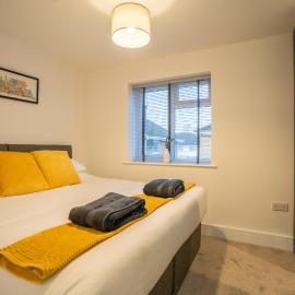 Mill Road Apartment First Floor, hotel di Crawley