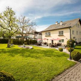 Pension Knoll, hotel i Schörfling am Attersee