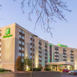 Holiday Inn Rockford I-90&Rt 20 State St by IHG โรงแรมในร็อคฟอร์ด