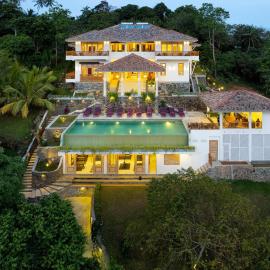 The Divine Villa، فندق في تالبي