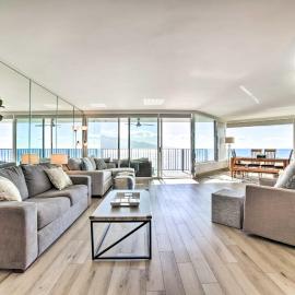 Luxurious Maui Getaway w/ Panoramic Ocean Views!, hotel in Wailuku